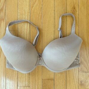 Victoria Secret - Body by Victoria Bra Size 34DDD